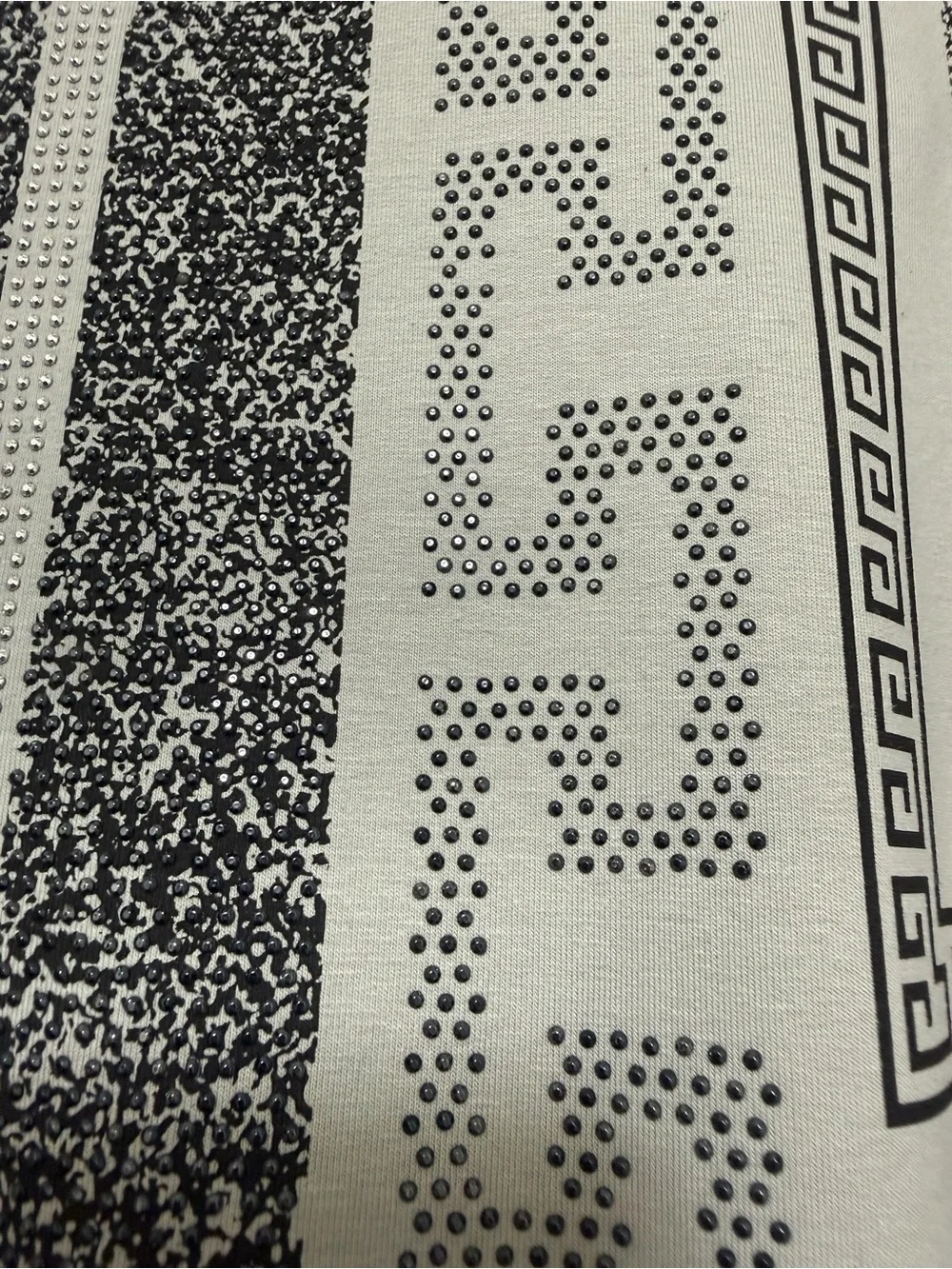LAVERITA Graphic Pattern Hooded Sweatshirt in Black and Cream. New with tags